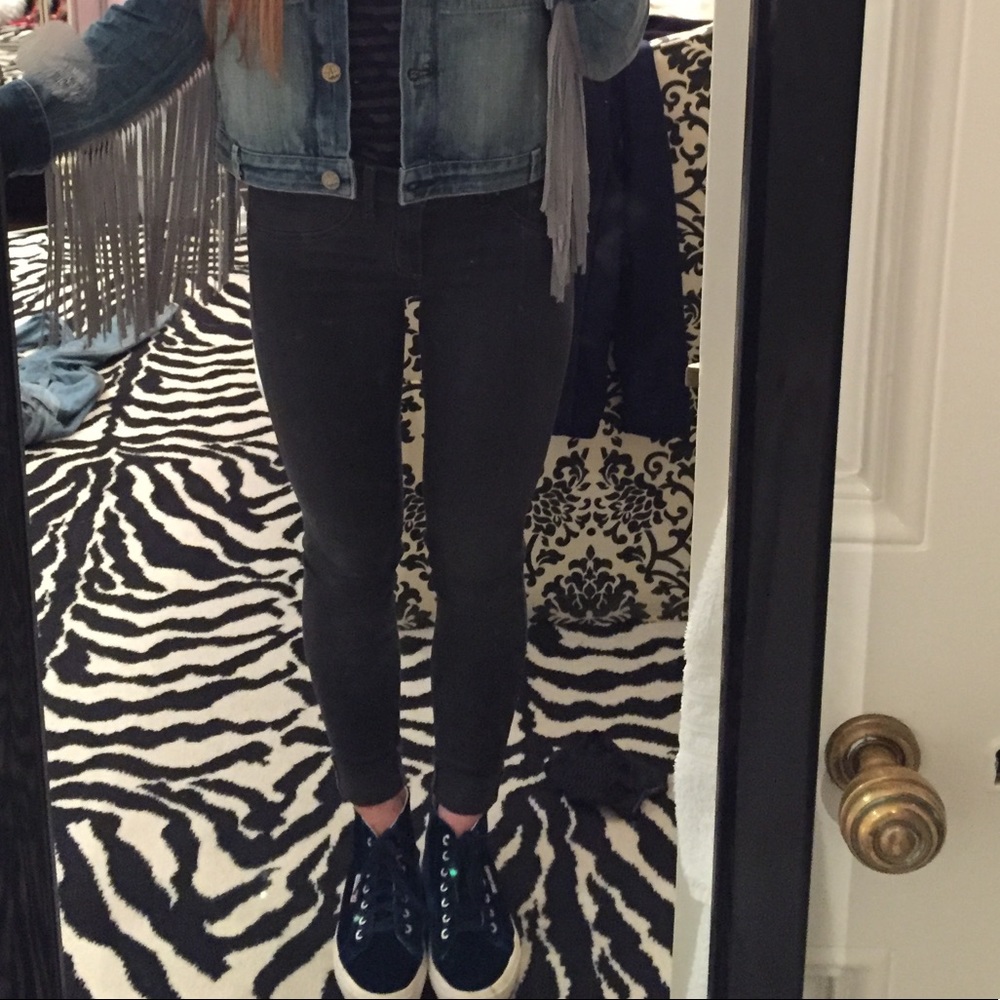 Black Rag and Bone Legging Jean. Size 25. Gently worn. No damage
